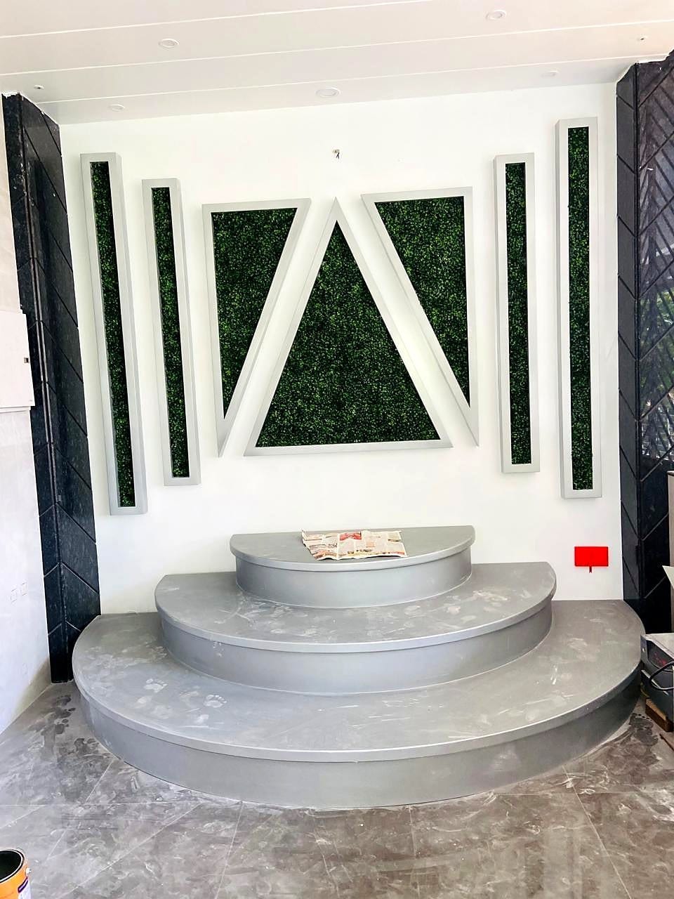 Feature wall + platform